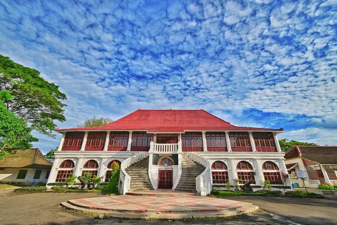 Museum Sultan Mahmud Badaruddin II: Membuka Gerbang Sejarah di Tepi Musi