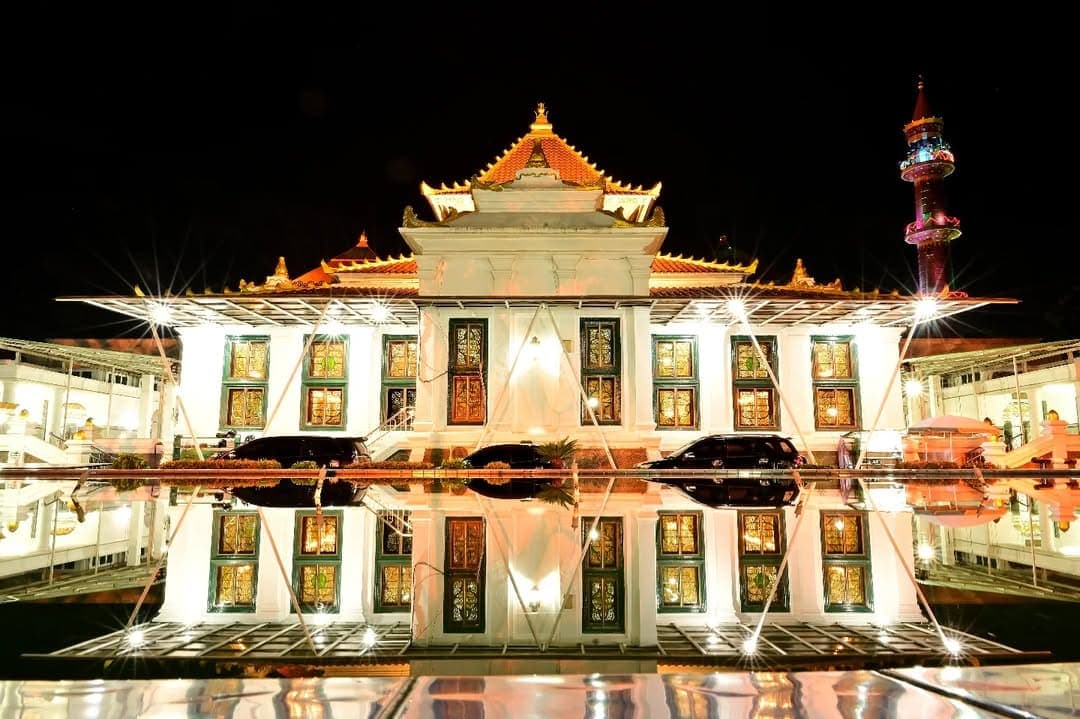 Masjid Agung Sultan Mahmud Badaruddin I Jayo Wikramo: Mahkota Spiritual dan Harmoni Budaya Palembang